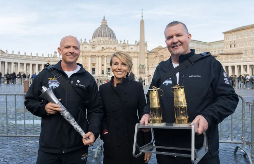 Dopo Roma la torcia dei Giochi Mondiali Invernali 2025 arriva a Torino | FOTO