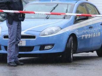 Torino, cadavere di un uomo trovato in un appartamento in periferia: ipotesi omicidio