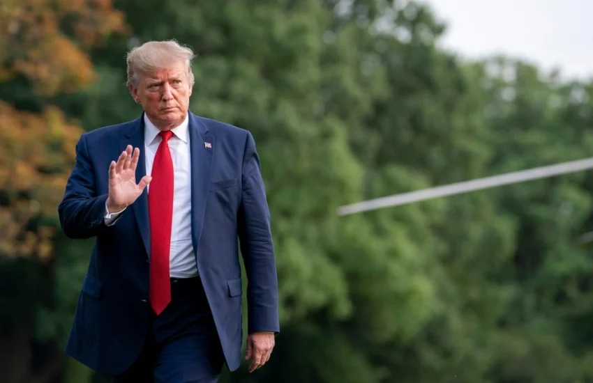 Scontro tra Trump e Bezos: Amazon nel mirino per i dazi sulle merci cinesi