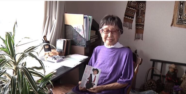 Tsuneko Sasamoto, a 105 anni continua a scattare foto