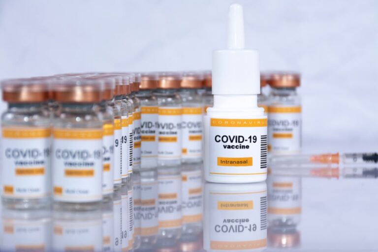 Vaccini anti Covid con spray nasale: buoni risultati dei primi test