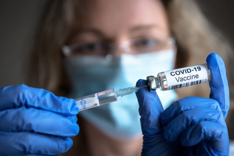 Vaccini anti-Covid e disturbi cardiovascolari, i benefici inaspettati