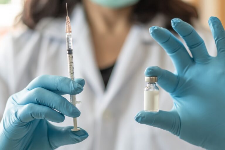 Vaccino contro la meningite: come proteggere gli over 65
