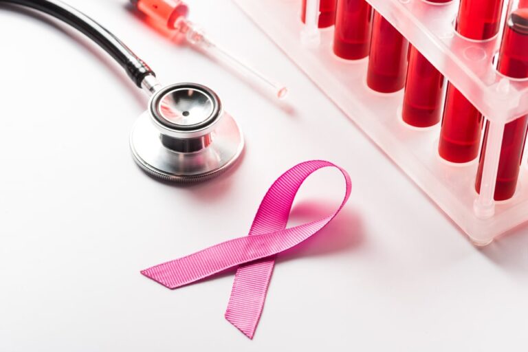 Tumore al seno, completati i primi test per il vaccino