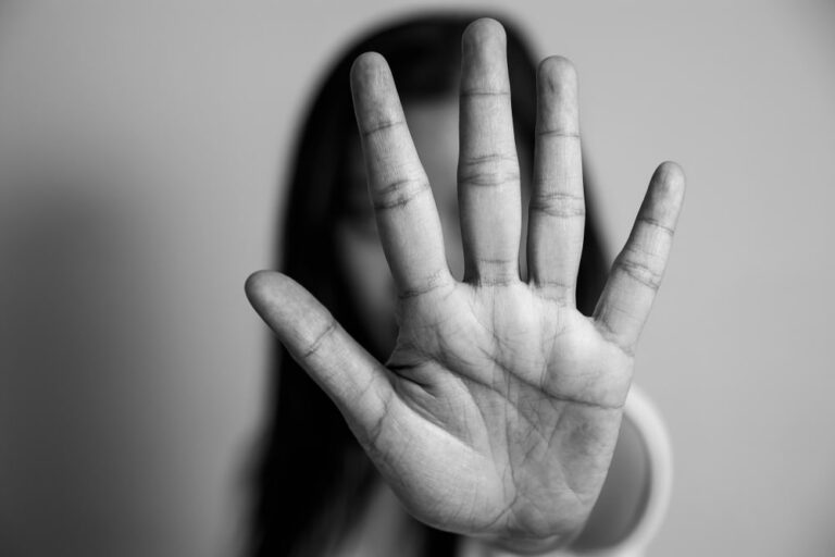 Violenza di genere: aumentano le vittime, ma anche l’età