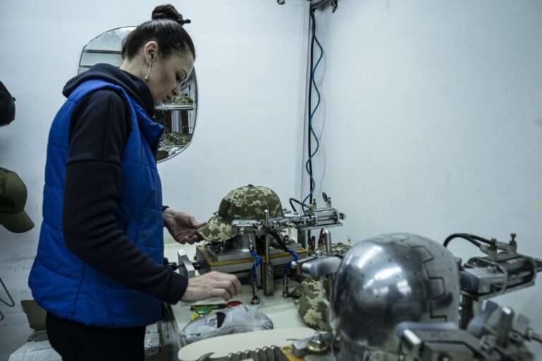 Voci dall’Ucraina: la fabbrica di cappelli di Dnipro
