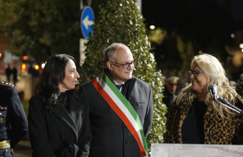 A Roma si accende l’albero dei Diritti Umani | FOTO