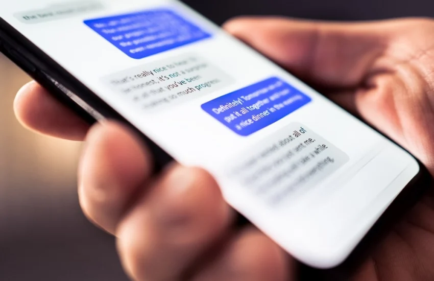 Un sms per sbloccare WhatsApp? Attenzione, è una truffa