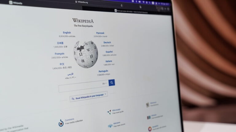 25 anni di Wikipedia, l’enciclopedia libera e “umana”