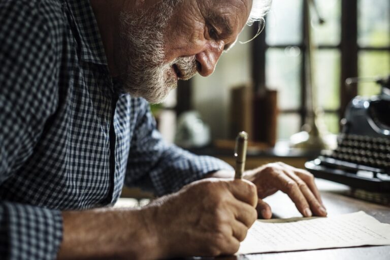 Autori in tarda età. Quando la scrittura è per i senior