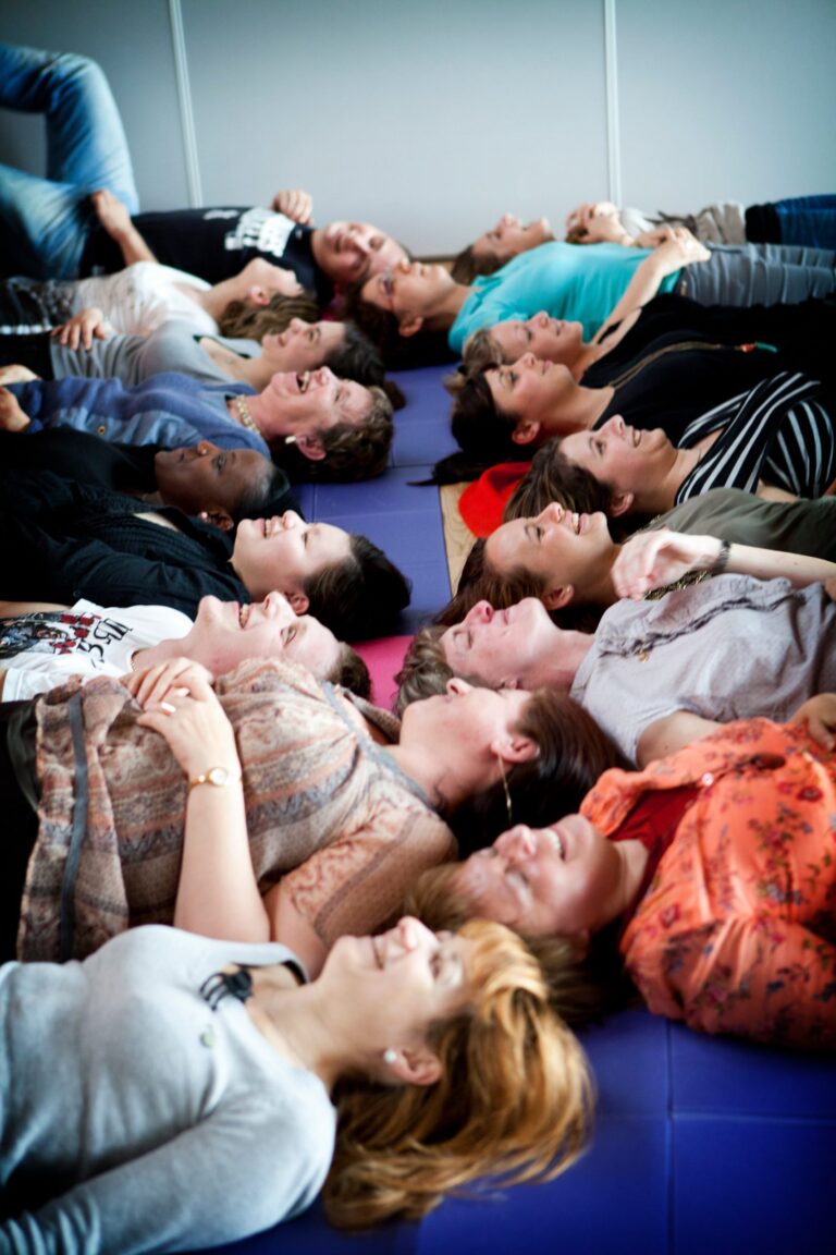 Non ci resta che ridere con lo Yoga della Risata