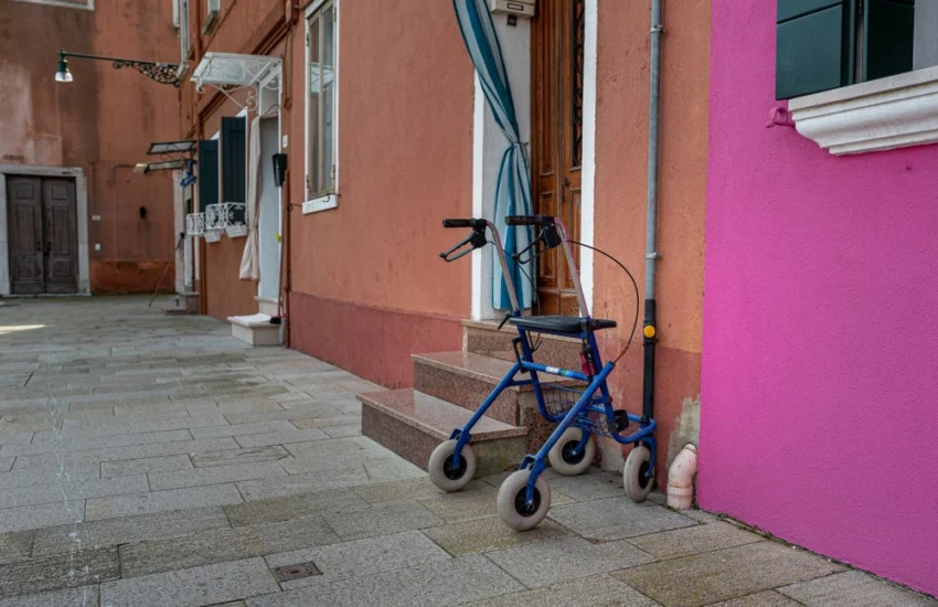 Disabilità in Italia: il peso maggiore resta sugli anziani