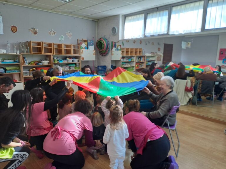 Scandicci, le “Tazzine di ricordi” uniscono anziani e bambini