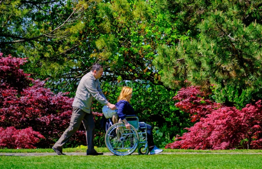Caregiver in Europa: 3 persone su 10 assistono un familiare non autosufficiente