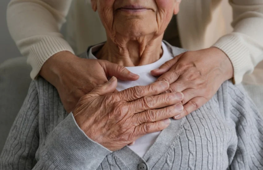 Caregiver italiani, 4 su 10 si ammalano: le donne sono le più colpite