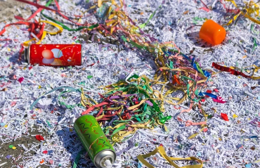 Seicento anni per decomporsi: a Carnevale i coriandoli di plastica danneggiano l’ambiente