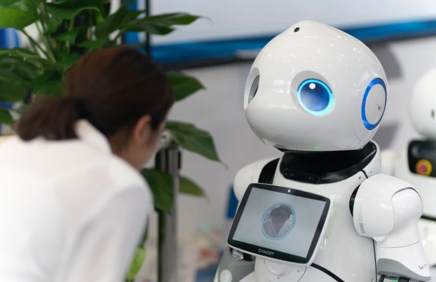 Cina, la popolazione invecchia e crescono i consumi di robotica