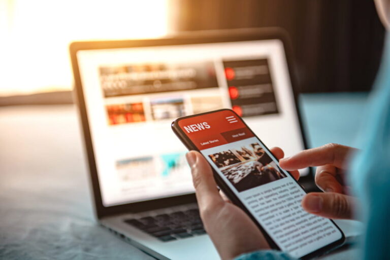 Italiani sempre più online: 74 ore al mese, RaiNews guida la top 100
