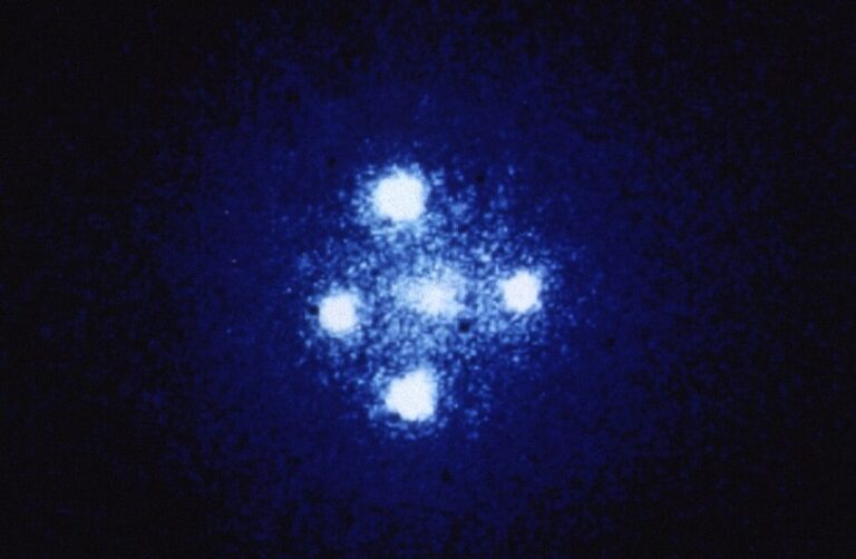 La misteriosa quinta immagine di HerS-3 svela i segreti della materia oscura