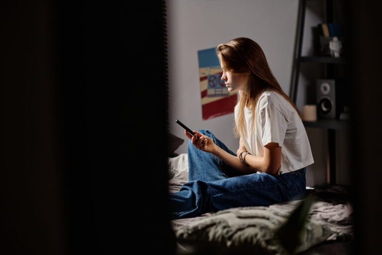 Cyberbullismo, il silenzio che fa più paura dei like