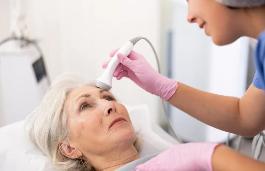 Estetica over 60: si apre l’era dei trattamenti “invisibili”