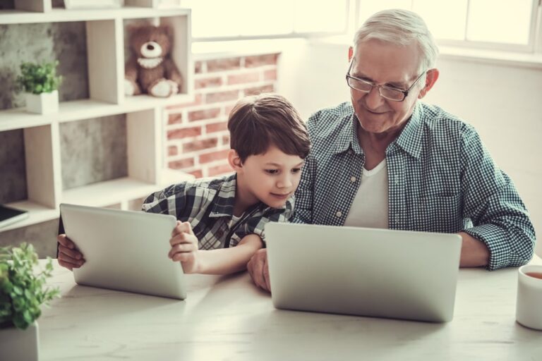 L’evoluzione del digitale impone un patto intergenerazionale