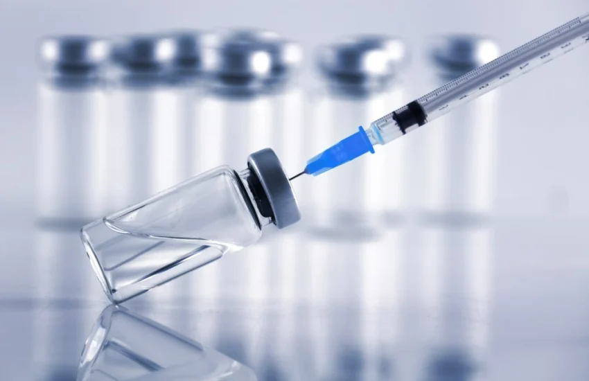 Vaccini, sei italiani su dieci scelgono le farmacie