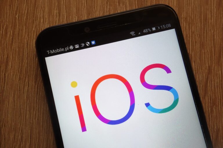 Con iOS 26 Apple trasforma l’iPhone: tutte le nuove funzioni smart
