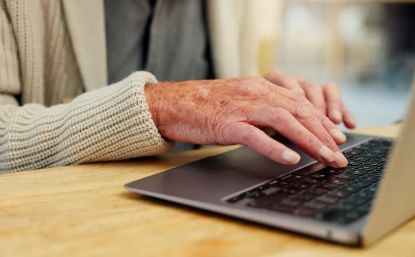 Over 50 e digitale: il progetto europeo che sfida l’esclusione dei senior