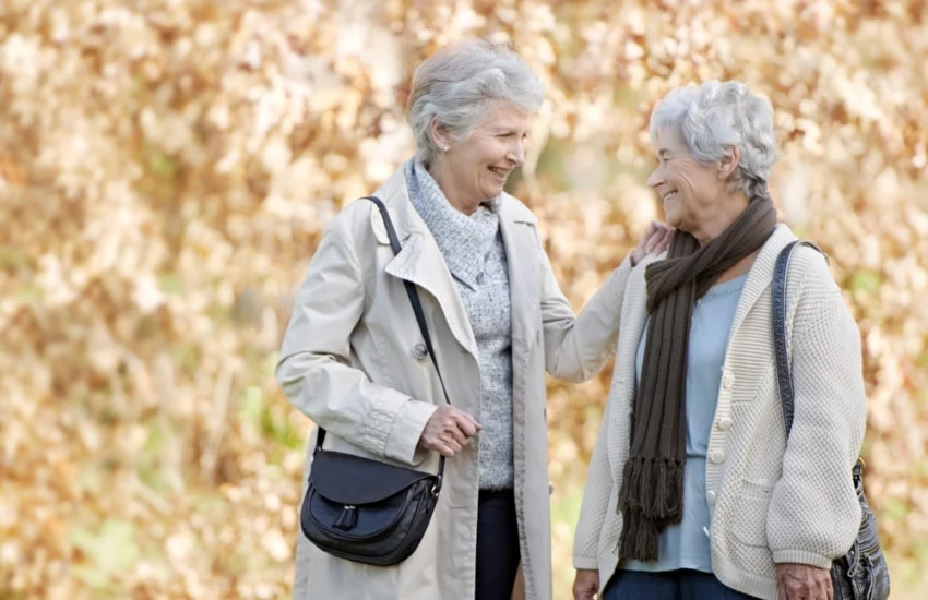 Gli over 50 inglesi sono più felici di cinque anni fa. Cosa è cambiato?
