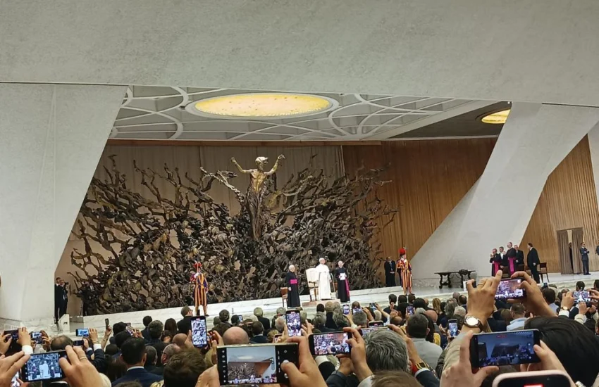 Papa Leone XIV ai giornalisti: “Diciamo ‘no’ alla guerra delle parole”
