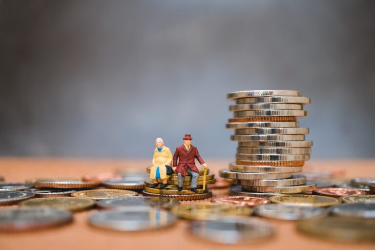 I pensionati del Regno Unito cercano lavoro contro il carovita