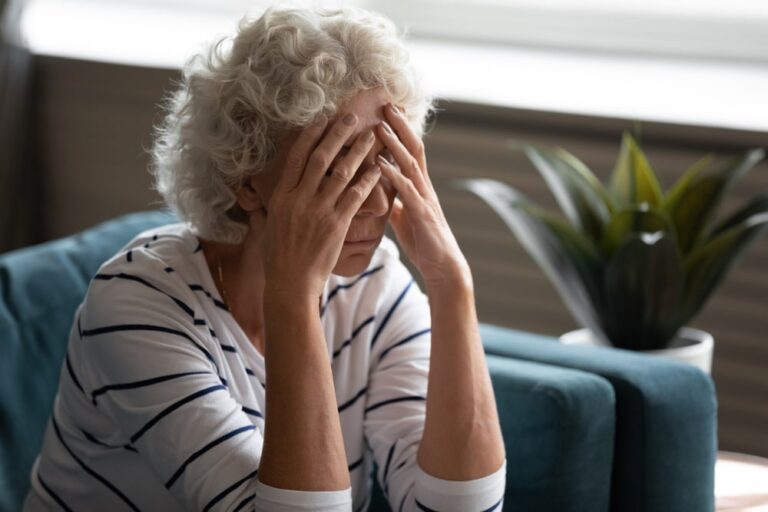 Senza più autonomia: quando la non autosufficienza colpisce anche le famiglie degli anziani