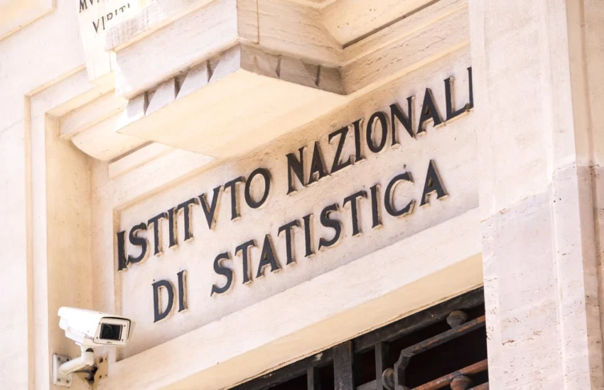 Istat, persone sole in aumento, le famiglie si riducono sempre più