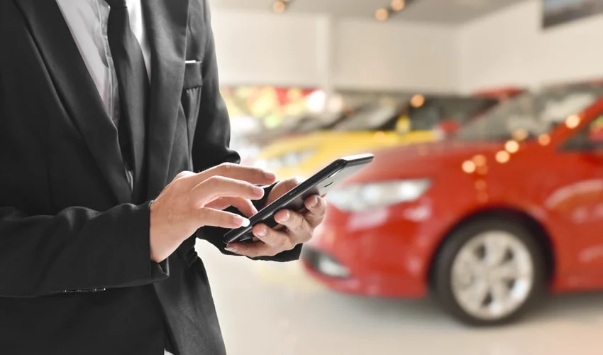 Gli over 50 guidano il mercato delle auto usate