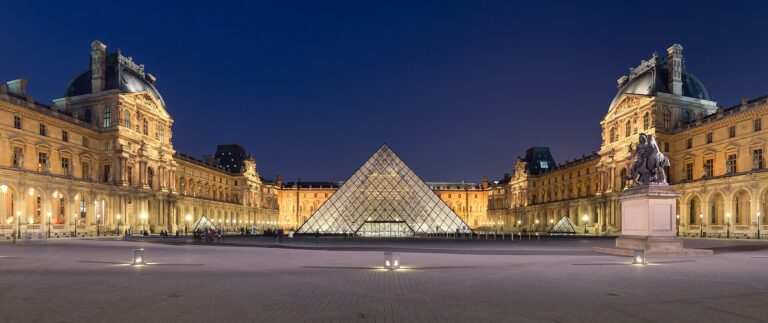 Louvre: una rapina durata sette minuti e gioielli imperiali in fuga