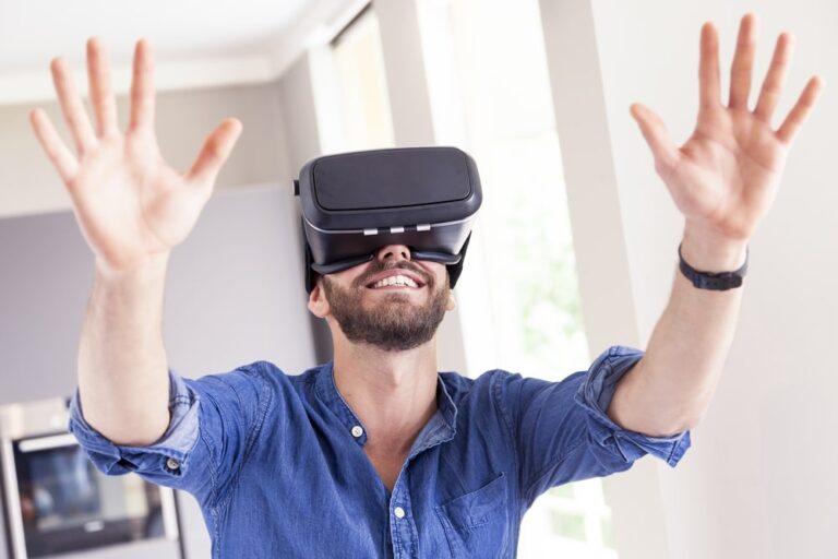La realtà virtuale riduce l’ansia nelle persone anziane: lo studio