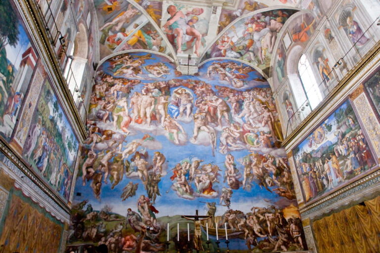 Michelangelo torna a brillare con il restauro del Giudizio universale
