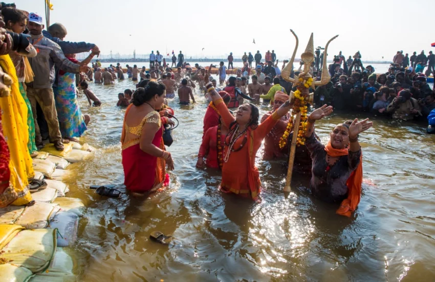 Inizia il Kumbh Mela, il più grande raduno religioso al mondo