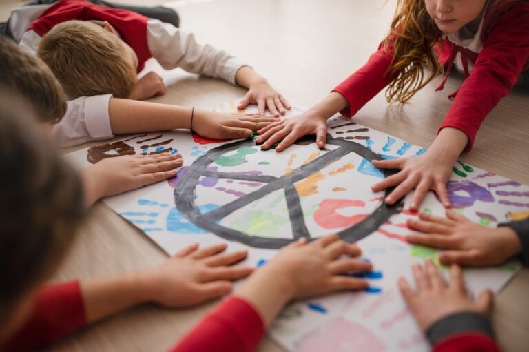 La pace, priorità per il nuovo anno. Le voci dei bambini nelle canzoni su TikTok