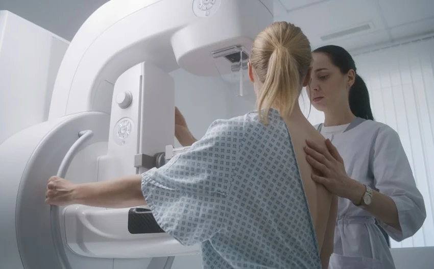 L’Intelligenza Artificiale ottimizza lo screening mammografico