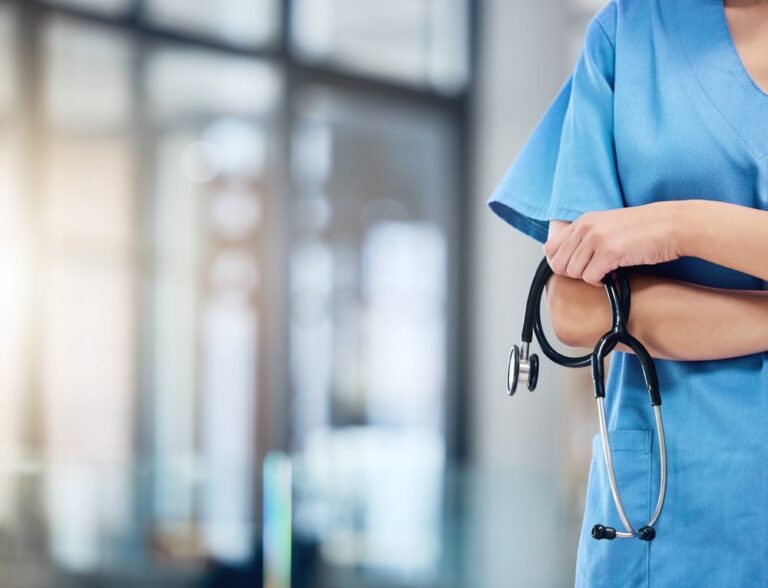 Cura della persona anziana, i sette appelli di Uneba