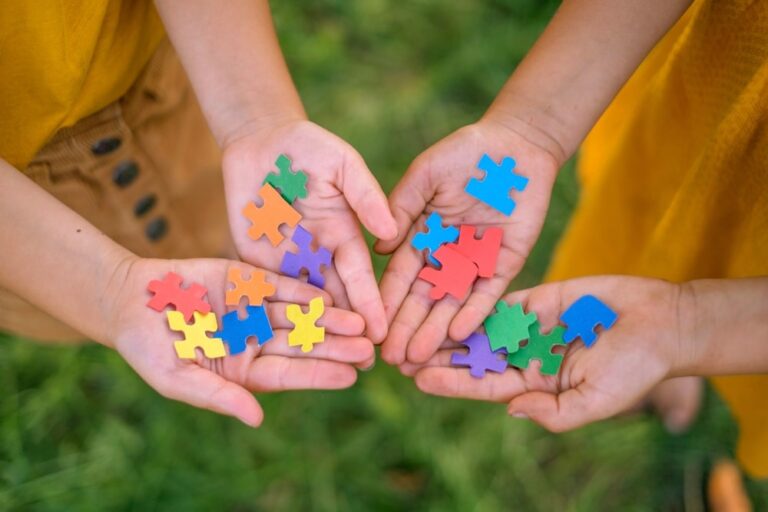 A ‘Spazio nonni’ per parlare di autismo: “Vogliamo capire come comportarci con i nostri nipoti”