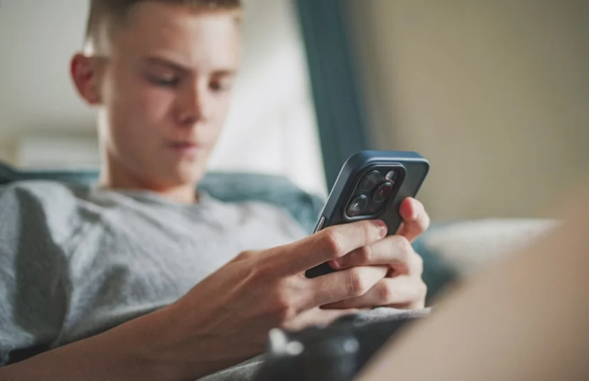 Social media: i pre-adolescenti aggirano i limiti di età