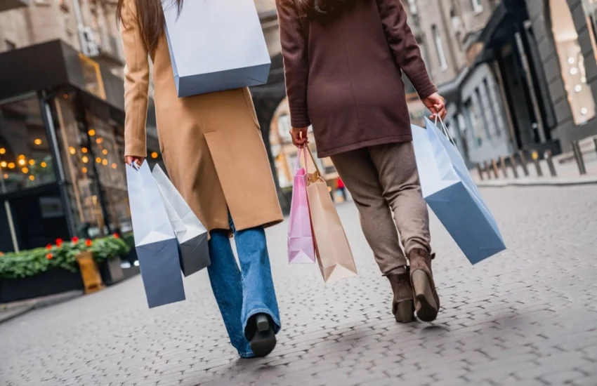 Confcommercio: a Natale 2024 aumenta la spesa media delle famiglie