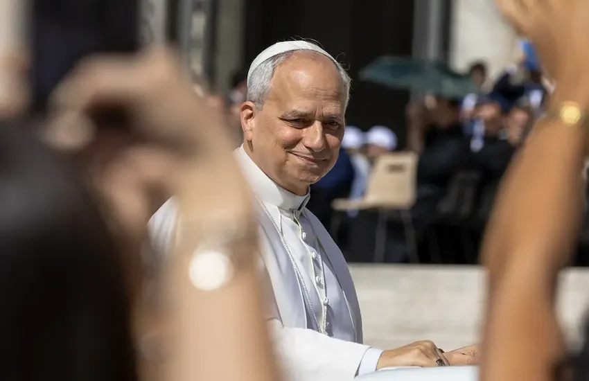 Papa Leone: «Mi hanno trovato un nodulo circoscritto al polmone, mi opero»