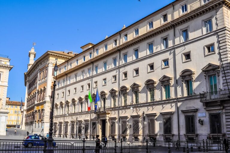 Riforma dell’assistenza agli anziani non autosufficienti: approvato il decreto