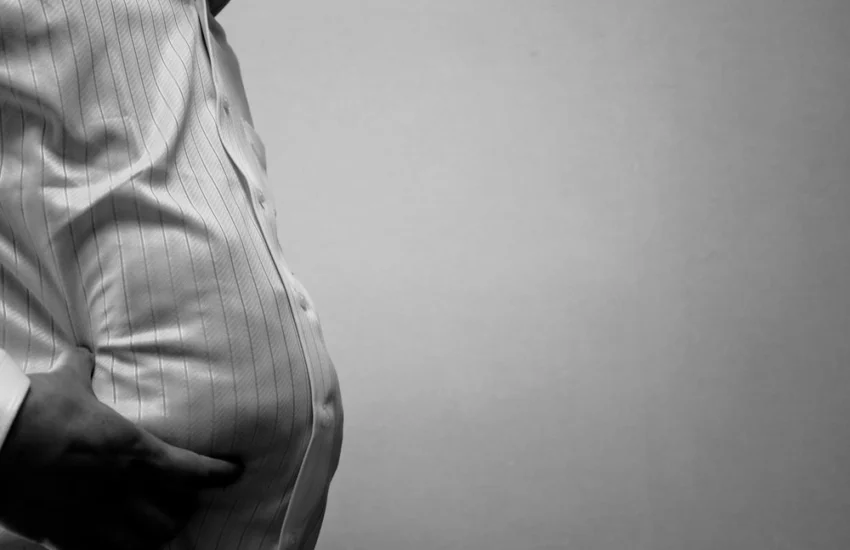 Sovrappeso e obesità possono invecchiare il nostro cervello