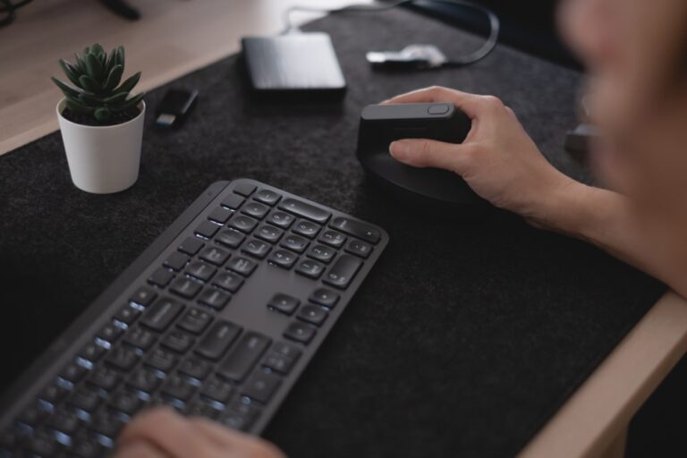 Tastiere ergonomiche: il comfort per lavorare al computer