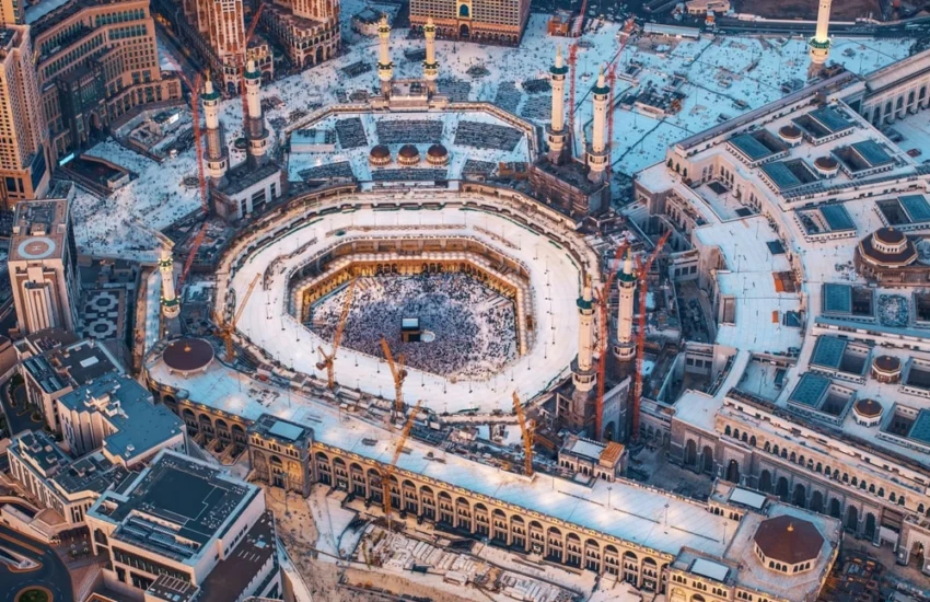 Contro il caldo estremo, alla Mecca, arriva in aiuto la tecnologia